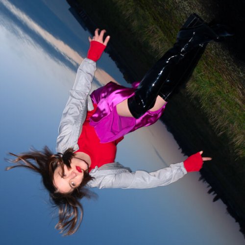 Sophia Kennedy - Squeeze Me (2025) [Hi-Res]