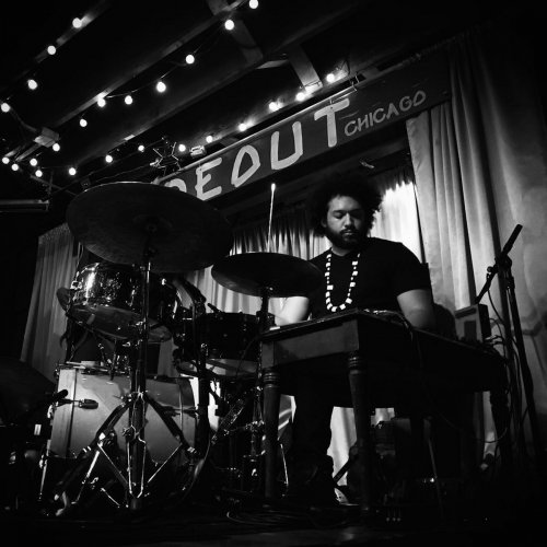 Makaya McCraven - Hidden Out! (2025) [Hi-Res]